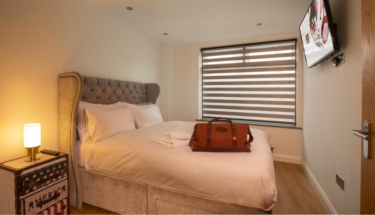 No 1 Wood Street Apartment สวินดอน ภายนอก รูปภาพ
