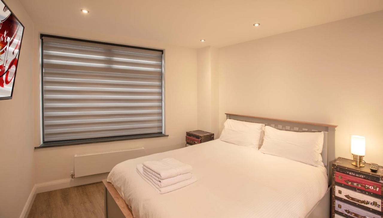 No 1 Wood Street Apartment สวินดอน ภายนอก รูปภาพ