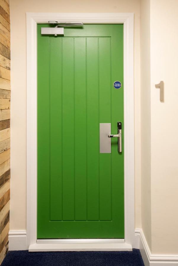 No 1 Wood Street Apartment สวินดอน ภายนอก รูปภาพ